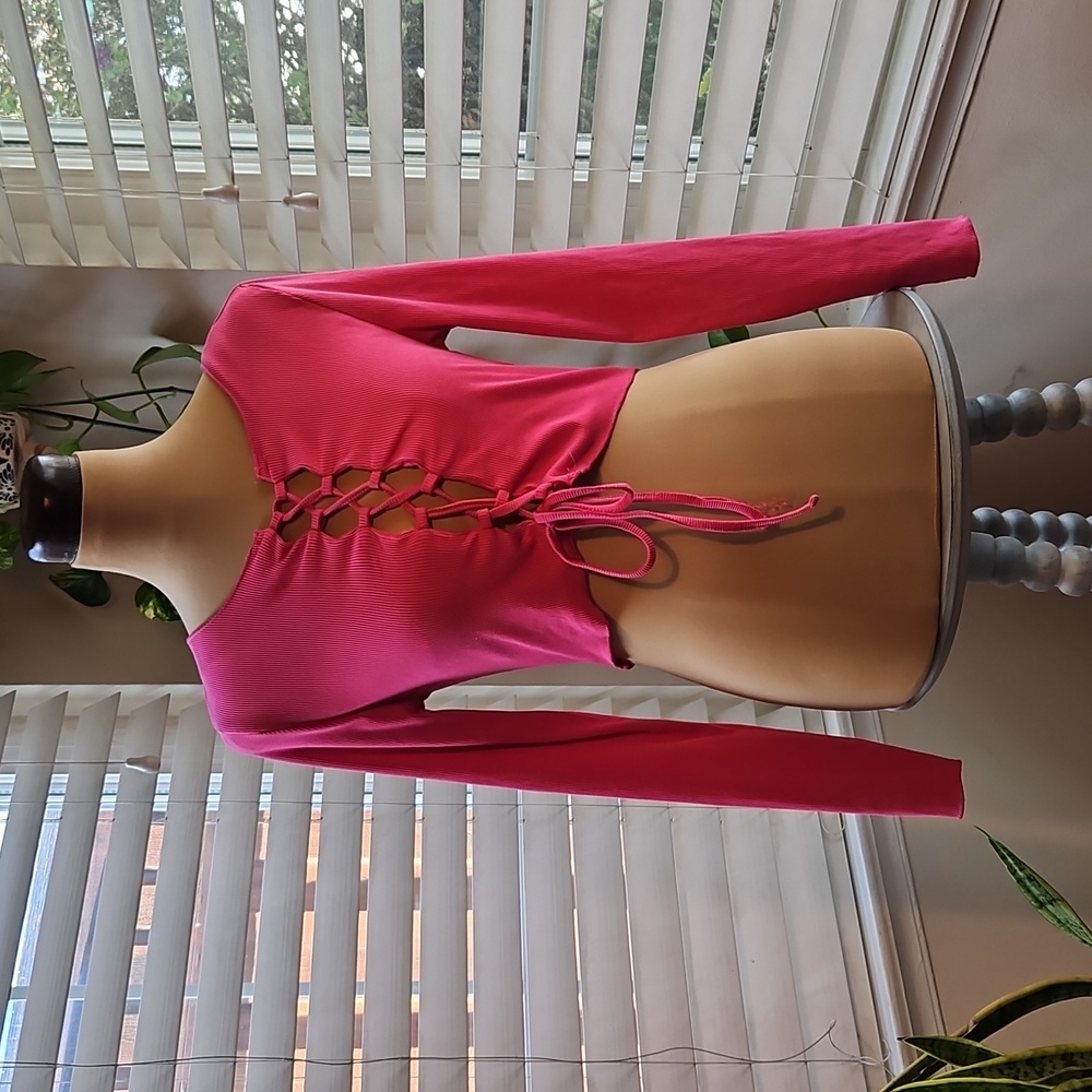 🪴 3 For $15 Eye Candy Long Sleeved Lace Up CropTop